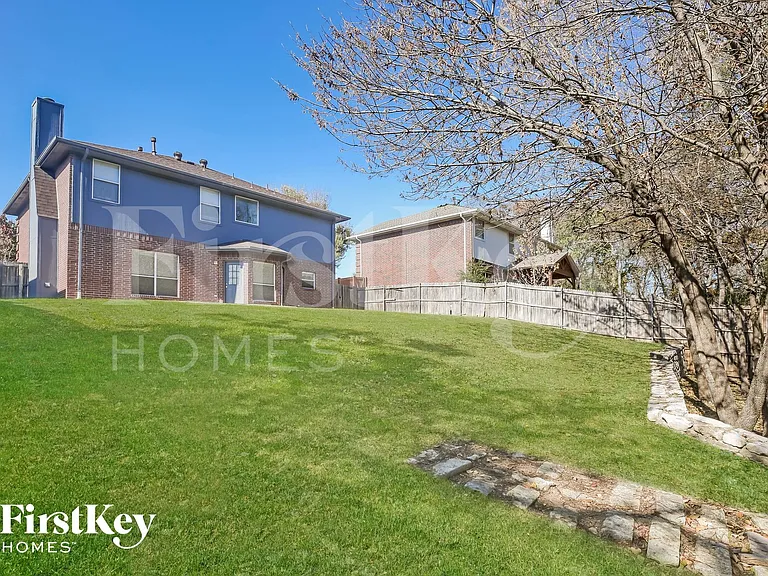 2124 Twin Creek Ln — Photo 15