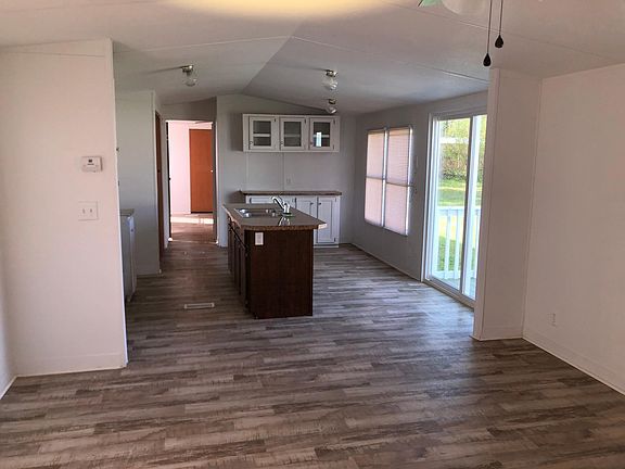 3rd image of 110 Tarheel Ln