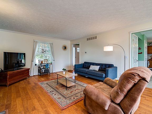 3rd image of 6262 Breckenridge Ln