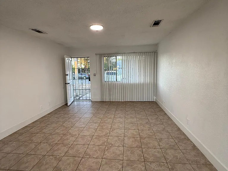 1410 Grayson Cir — Photo 10