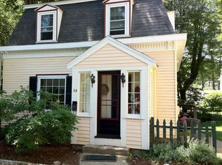 84 School St, Manchester, MA 01944