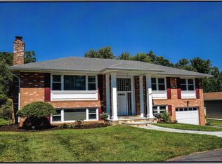 5909 Little Falls Rd, Arlington, VA 22207