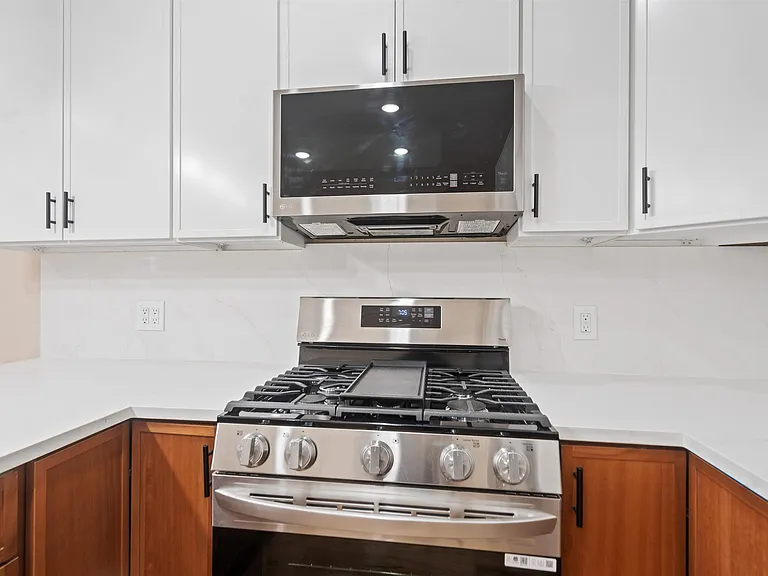 277 Pearsall Ave — Photo 7