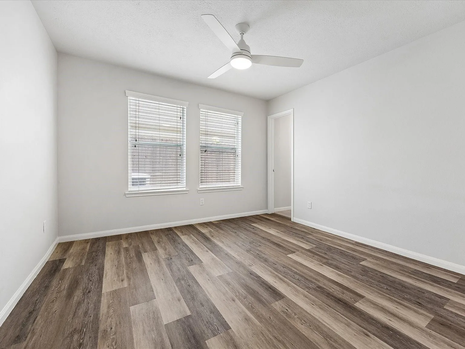 3 bed, 3.5 bath, 2178 sqft, $2,300 — Photo 3