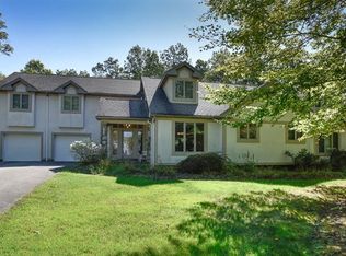 128 Country Club Ct, Donegal, PA 15646