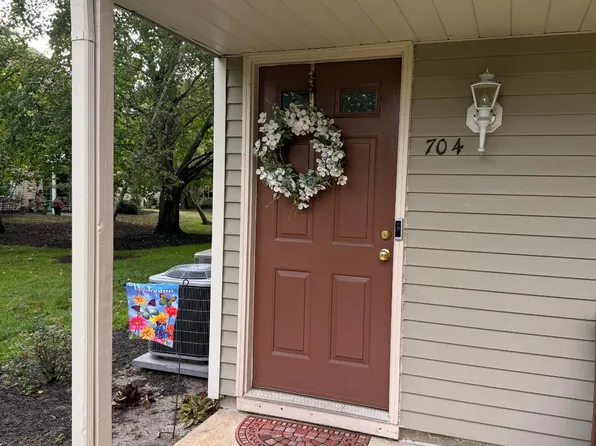 704 Aberdeen Ln, Blackwood, NJ 08012