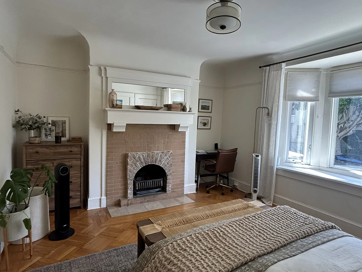 1 bed, 1000 sqft, $5,995 — Photo 4