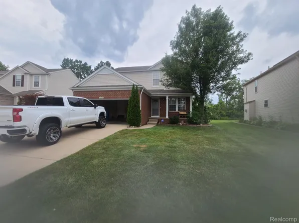 9785 Ravenshire Dr, Ypsilanti, MI 48198