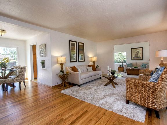 4th image of 633 Miramar Dr