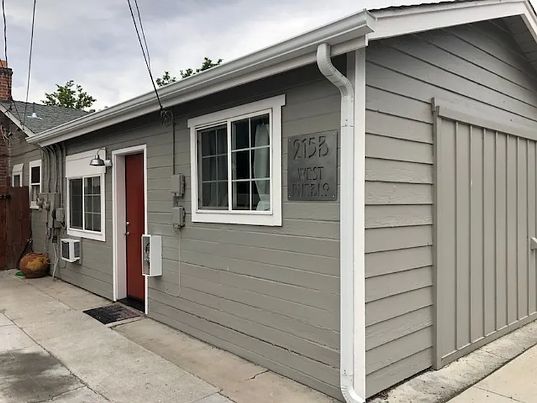 215 W Pueblo St — Photo 2