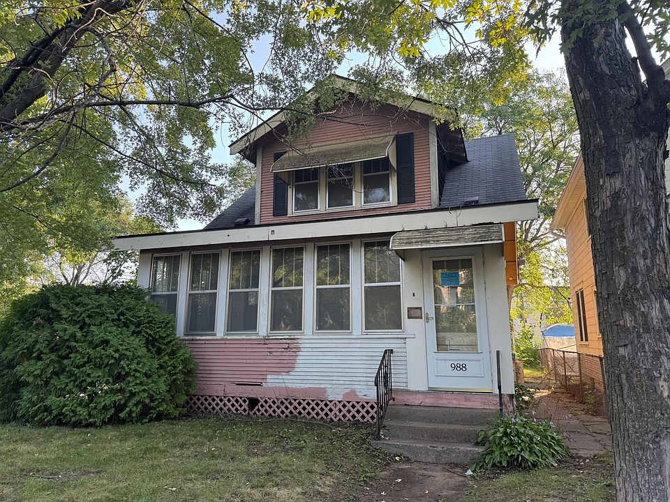 1st image of 988 Earl St