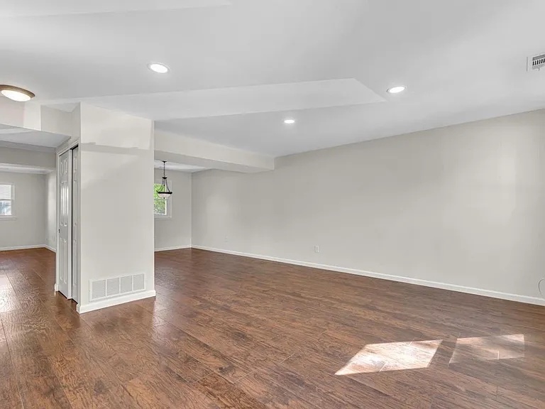 101 Malvern Ct — Photo 2