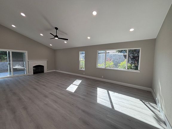 3rd image of 3295 Ravenswood Way