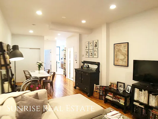 Rented by Sunrise Real Estate | media 19