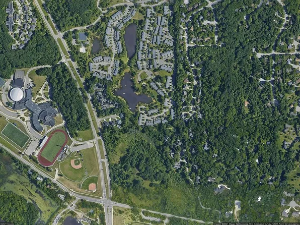 640 Watersedge Dr, Ann Arbor, MI 48105