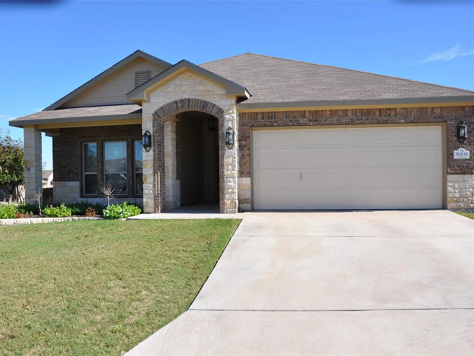 3 bed, 2.0 bath, 1506 sqft, $1,795 — Photo 2