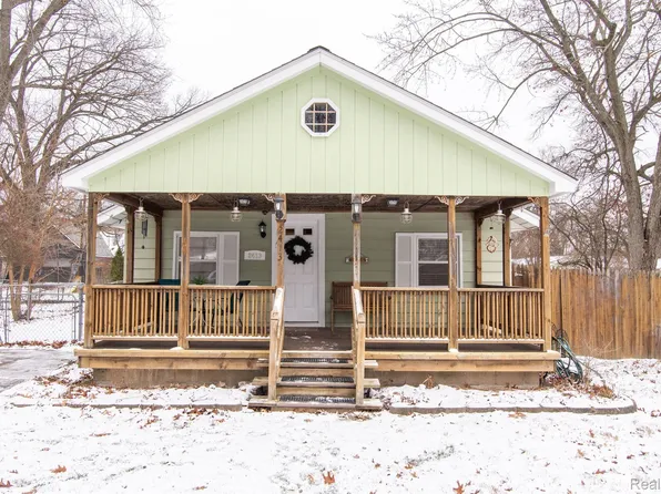 2413 Archdale, West Bloomfield, MI 48324