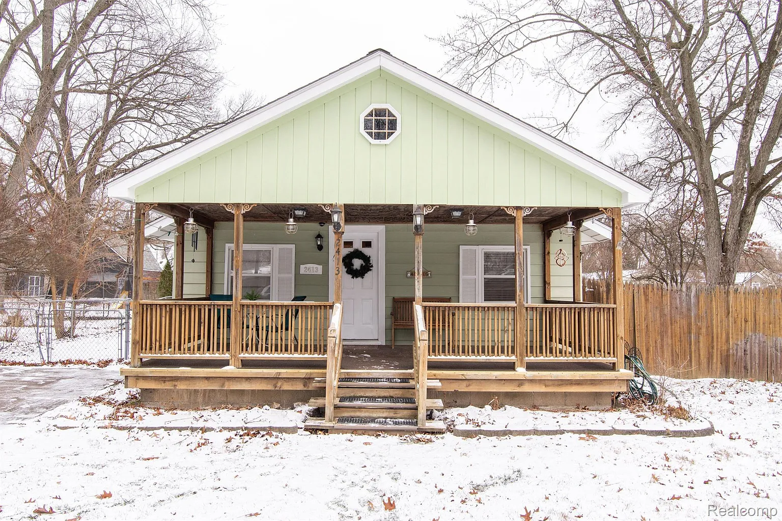 2413 Archdale photo 1