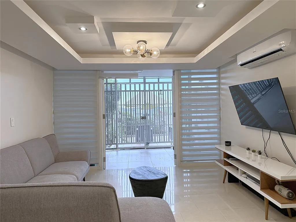 2 bed, 2.0 bath, 950 sqft, $1,950 — Photo 3