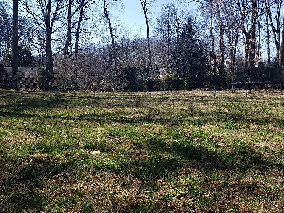 2nd image of 10711 Oak Pl