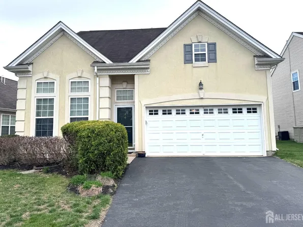 4 Pine Hill Ct, Dayton, NJ 08810