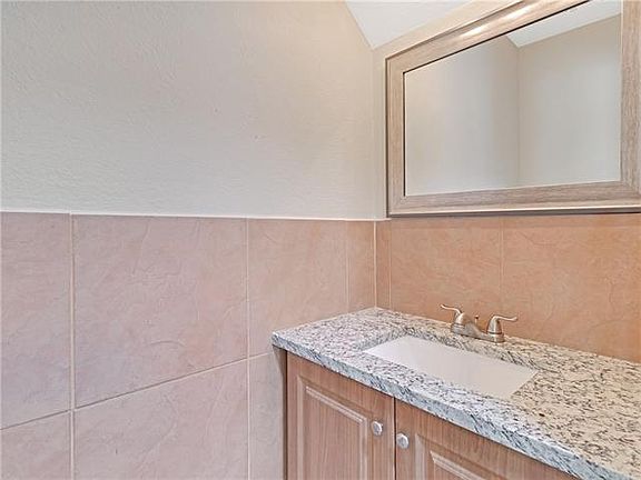 5th image of 109 Moss Hill Dr