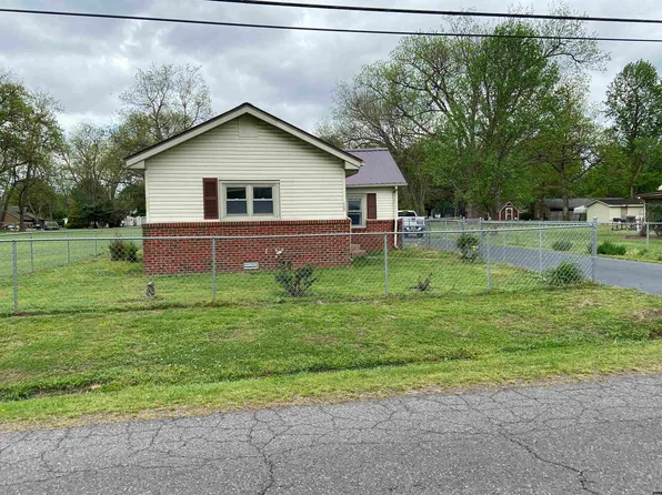 107 Bernal Ave, Hickman, KY 42050