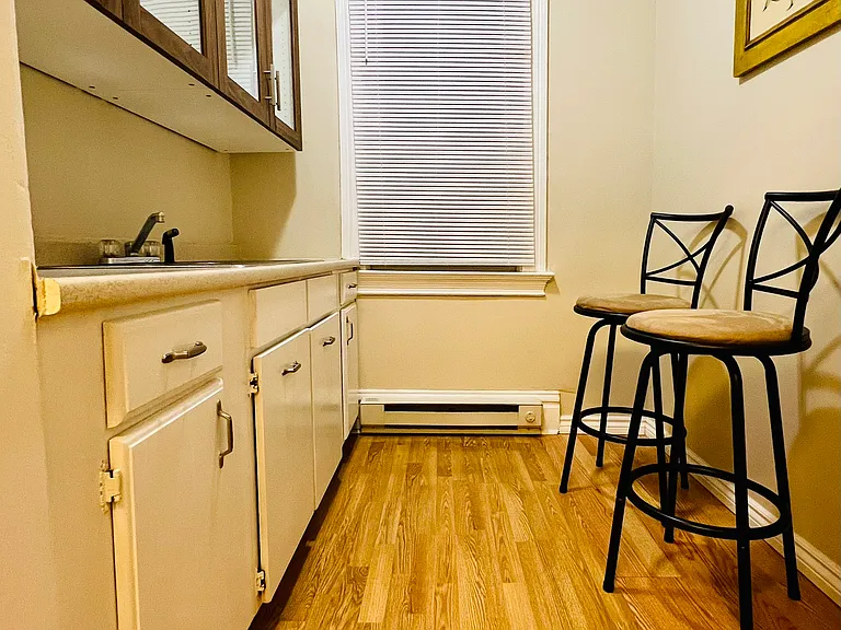 The 2nd part of the kitchen with brand new wall cabinets