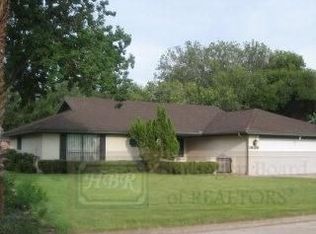 1608 Palm Valley Dr E, Palm Valley, TX 78552