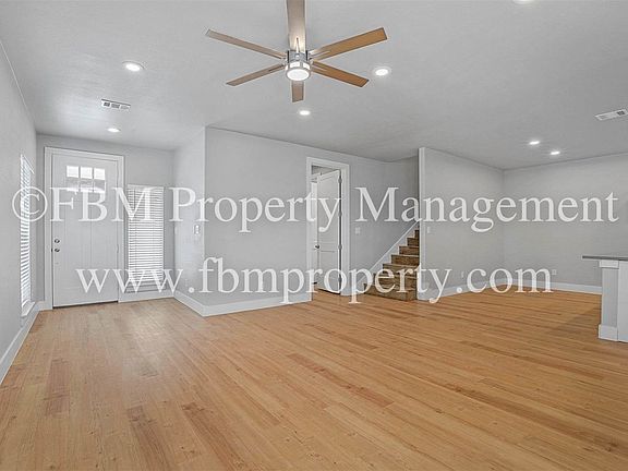 4th image of 5016 Villas Dr