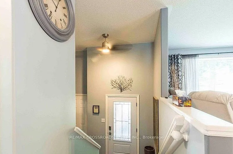 3 bed, $2,700 — Photo 2