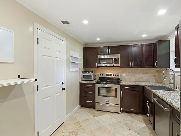 599 Borregas Ave — Photo 47