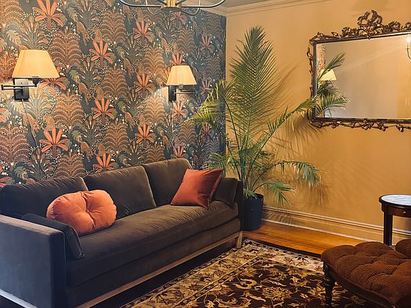 Common area /living room with smart TV 1