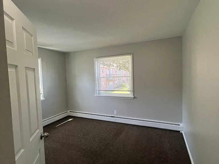 2594-2608 Dewey Ave — Photo 13