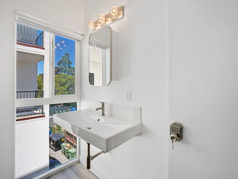 1280 W 37th Pl #B2B3 — Photo 12