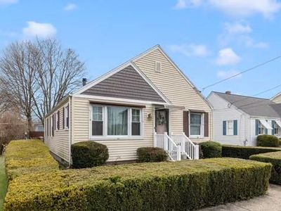 207 Bloodgood St, Pawtucket, RI, 02861