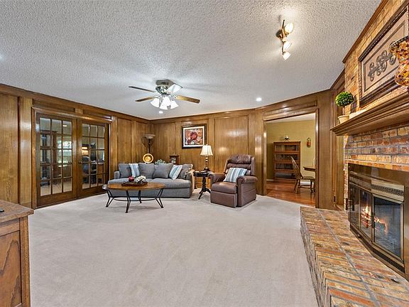 3rd image of 5426 Hidalgo Ct
