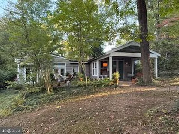 6714 Princess Anne Ln, Falls Church, VA 22042