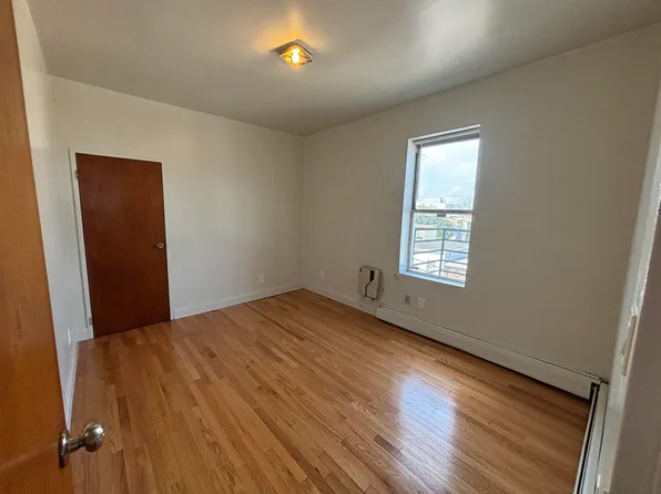 445 Ogden Avenue image 5 of 10