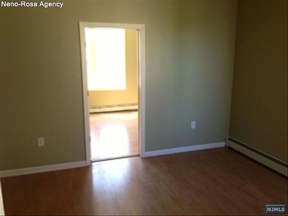 4th image of 328 Washington Ave