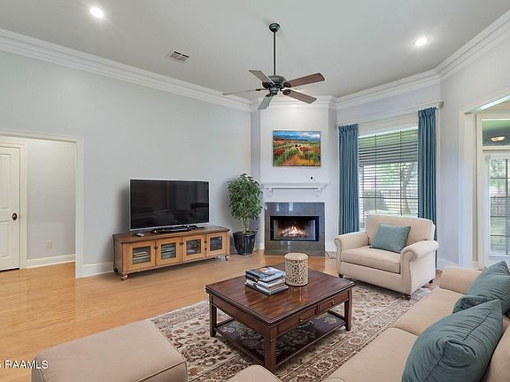 3rd image of 414 Mill Pond Dr