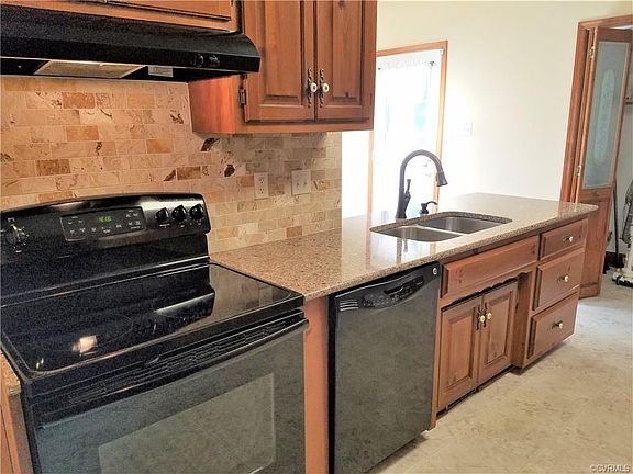 5th image of 19112 Maurer Ln
