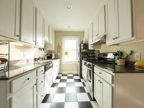 2nd image of 1015 Grand Ave APT 3
