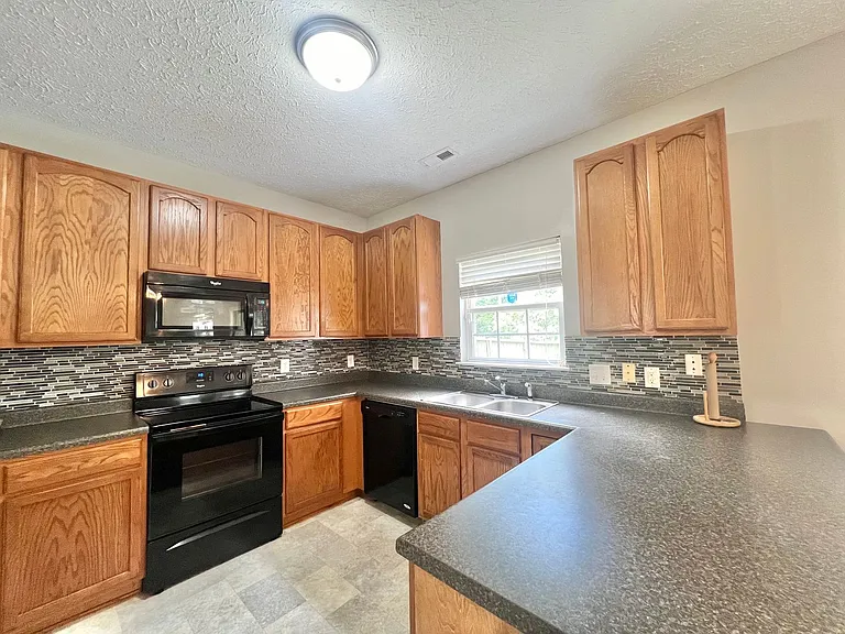 2019 Spring Creek Dr — Photo 5