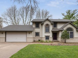 1474 Golf View Dr, River Falls, WI 54022