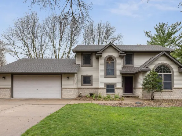 1474 Golf View Dr, River Falls, WI 54022