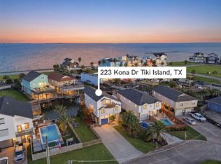 223 Kona Dr, Tiki Island, TX 77554