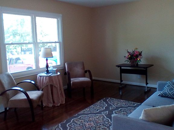5th image of 210 Knollwood Dr