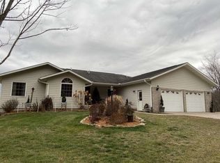 1460 Iowa River Dr, New Albin, IA 52160