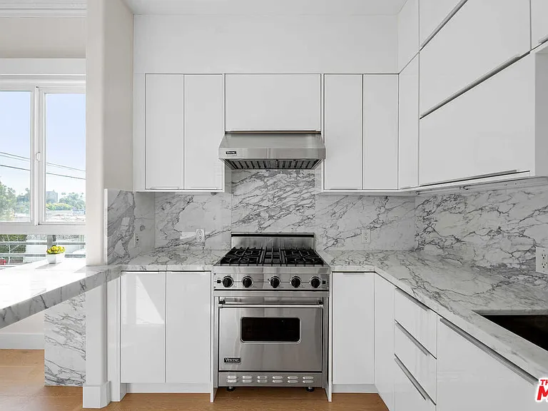 438 Arnaz Dr #106 — Photo 2
